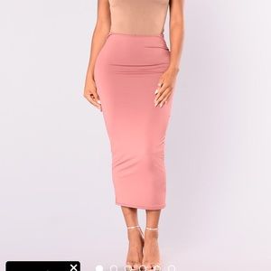 NWOT Olive Oi II Mauve Midi Skirt